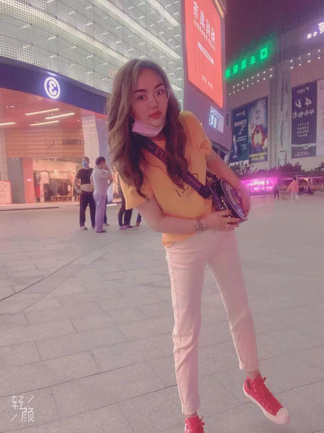 体验超可爱兼职眼镜妹，非常嫩